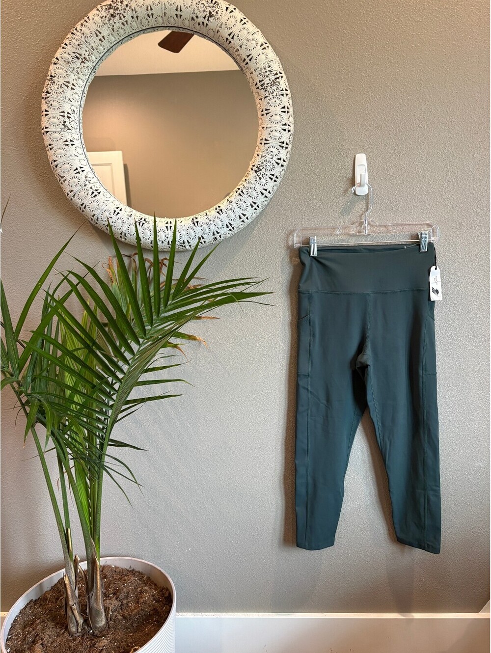 Fundamental High-Rise Cropped Leggings in Dark Green